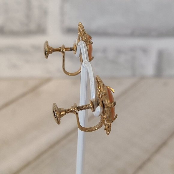 Vintage Carved Cameo Earrings Gold Tone Screw Back - Picture 5 of 8